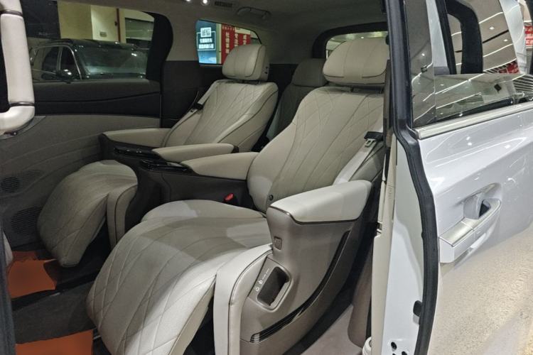 Used Denza D9 2022 EV 600 Four-Wheel Drive Flagship Model Left Rear Seat