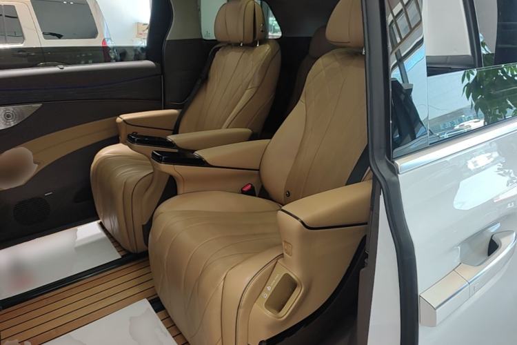 Used Denza D9 2022 DM-i 970 Four-Wheel Drive Flagship Model Left Rear Seat