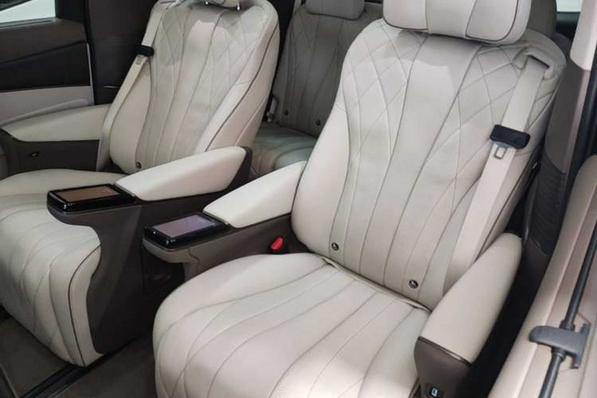 Used Denza D9 2022 DM-i 970 Four-Wheel Drive Flagship Model Left Rear Seat