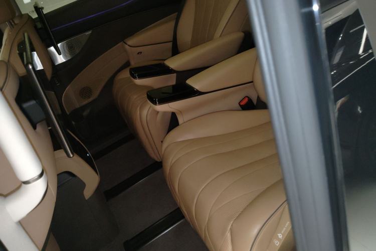 Used Denza D9 2022 DM-i 970 Four-Wheel Drive Flagship Model Left Rear Seat