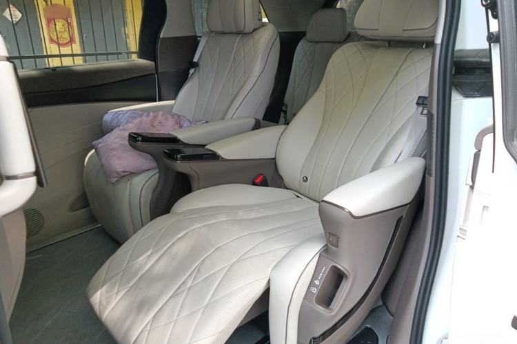 Used Denza D9 2022 DM-i 970 Four-Wheel Drive Prestige Model Left Rear Seat