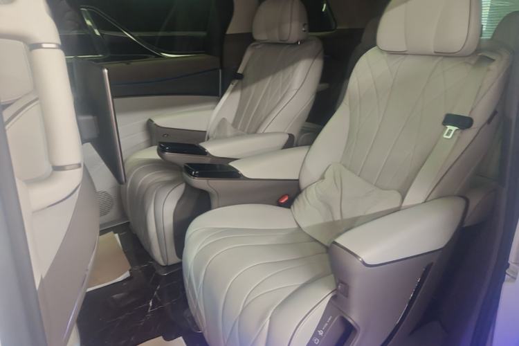Used Denza D9 2022 DM-i 970 Four-Wheel Drive Flagship Model Left Rear Seat