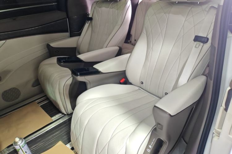 Used Denza D9 2022 DM-i 1040 Prestige Model Left Rear Seat