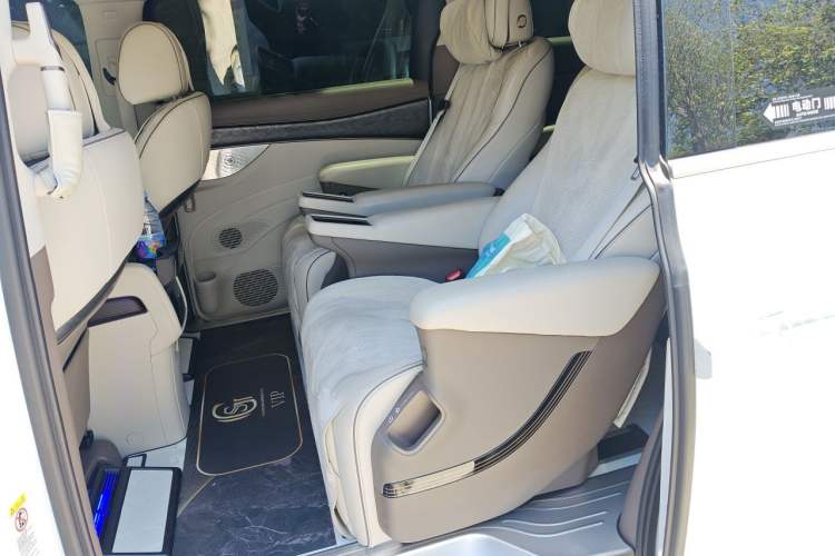 Used Denza D9 2022 DM-i 945 Luxury Model Left Rear Seat