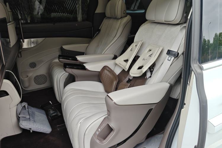 Used Denza D9 2022 DM-i 970 Four-Wheel Drive Prestige Model Left Rear Seat