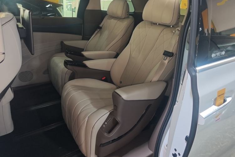Used Denza D9 2022 DM-i 970 Four-Wheel Drive Flagship Model Left Rear Seat