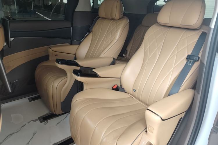Used Denza D9 2022 DM-i 970 Four-Wheel Drive Prestige Model Left Rear Seat