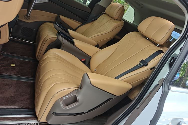 Used Denza D9 2022 DM-i 970 Four-Wheel Drive Prestige Model Left Rear Seat