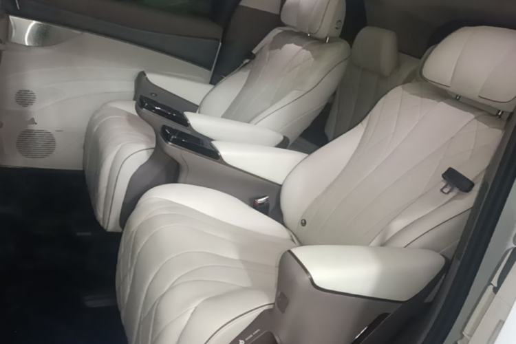 Used Denza D9 2022 DM-i 970 Four-Wheel Drive Flagship Model Left Rear Seat