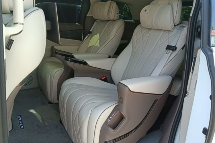 Used Denza D9 2022 DM-i 970 Four-Wheel Drive Flagship Model Left Rear Seat