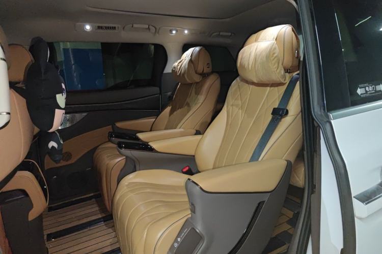 Used Denza D9 2022 DM-i 1040 Prestige Model Left Rear Seat
