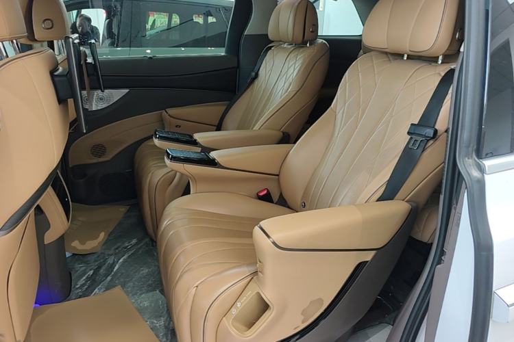 Used Denza D9 2022 DM-i 970 Four-Wheel Drive Flagship Model Left Rear Seat
