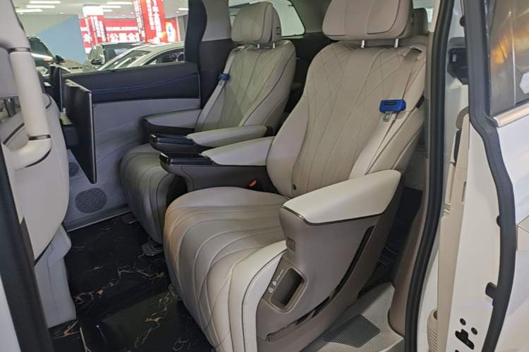 Used Denza D9 2022 DM-i 970 Four-Wheel Drive Flagship Model Left Rear Seat