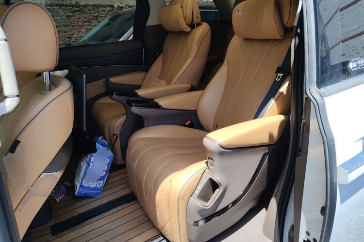 Used Denza D9 2022 DM-i 970 Four-Wheel Drive Prestige Model Left Rear Seat