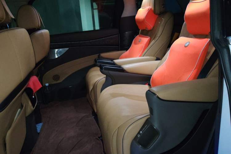 Used Denza D9 2022 DM-i 1040 Prestige Model Left Rear Seat
