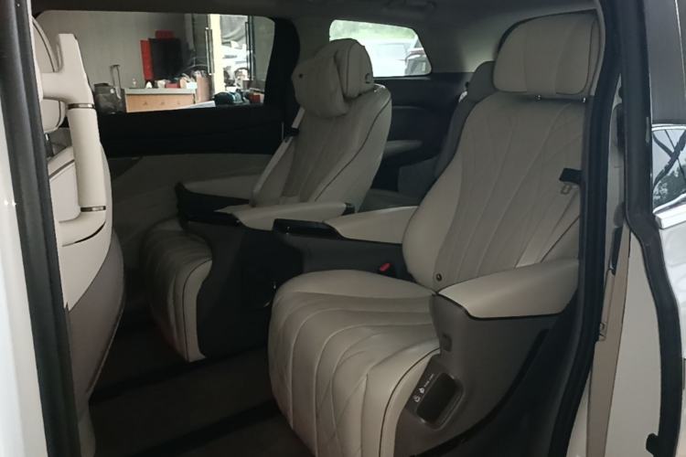Used Denza D9 2022 EV 620 Prestige Model Left Rear Seat