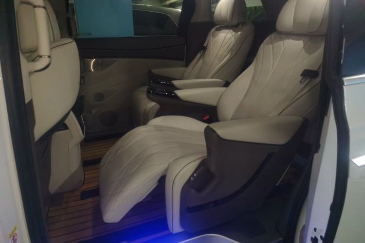 Used Denza D9 2022 DM-i 1040 Prestige Model Left Rear Seat