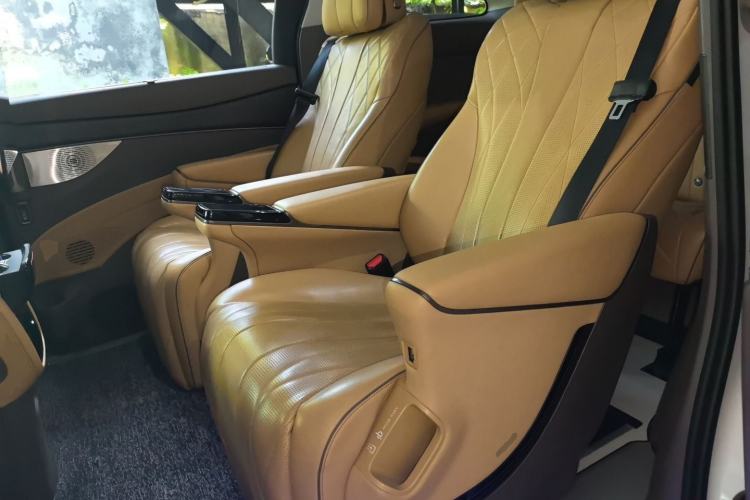 Used Denza D9 2022 DM-i 970 Four-Wheel Drive Prestige Model Left Rear Seat