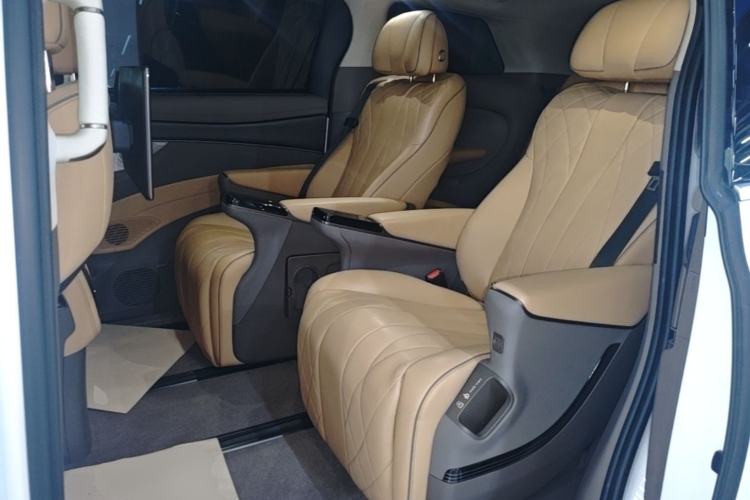Used Denza D9 2022 DM-i 970 Four-Wheel Drive Prestige Model Left Rear Seat