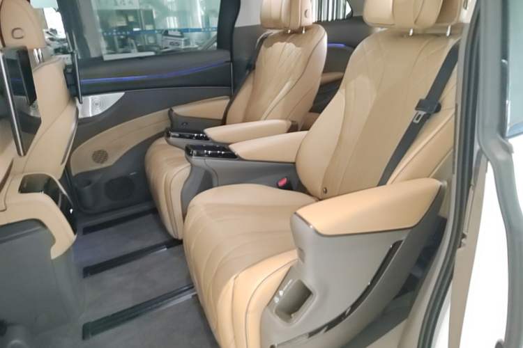 Used Denza D9 2022 DM-i 970 Four-Wheel Drive Flagship Model Left Rear Seat