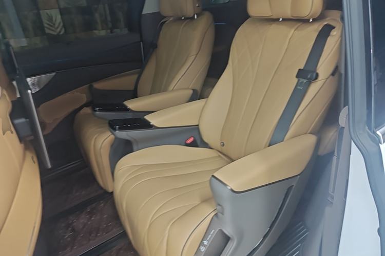 Used Denza D9 2022 DM-i 970 Four-Wheel Drive Flagship Model Left Rear Seat