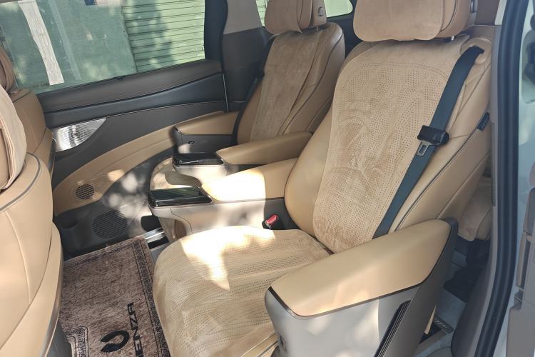 Used Denza D9 2022 EV 600 Four-Wheel Drive Prestige Model Left Rear Seat