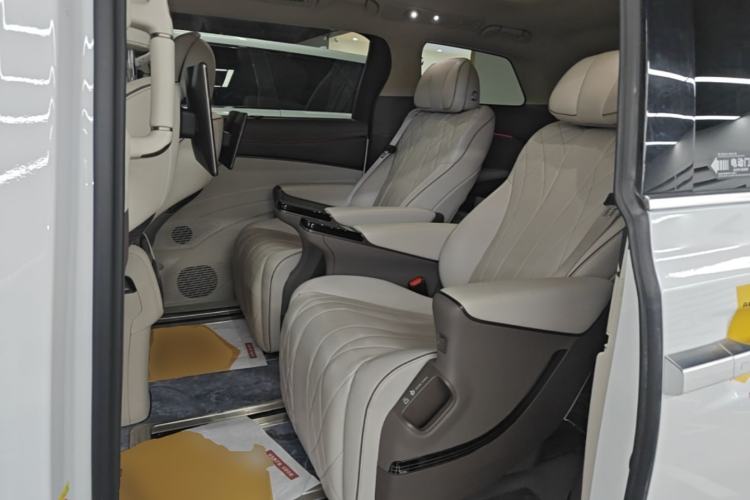 Used Denza D9 2022 DM-i 970 Four-Wheel Drive Flagship Model Left Rear Seat