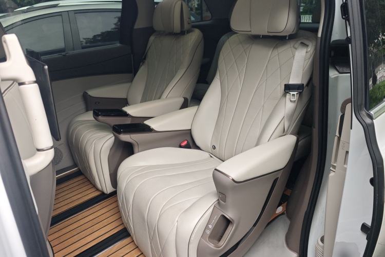 Used Denza D9 2022 DM-i 970 Four-Wheel Drive Prestige Model Left Rear Seat