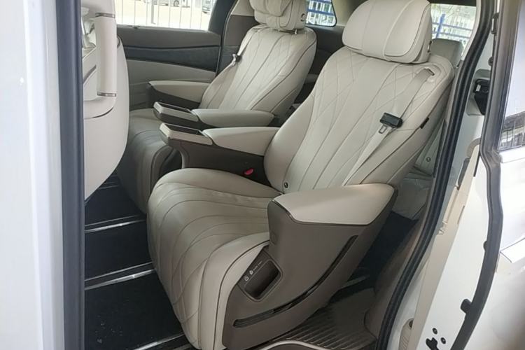 Used Denza D9 2022 DM-i 1040 Prestige Model Left Rear Seat