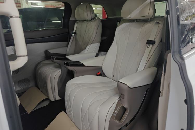 Used Denza D9 2022 DM-i 1040 Prestige Model Left Rear Seat