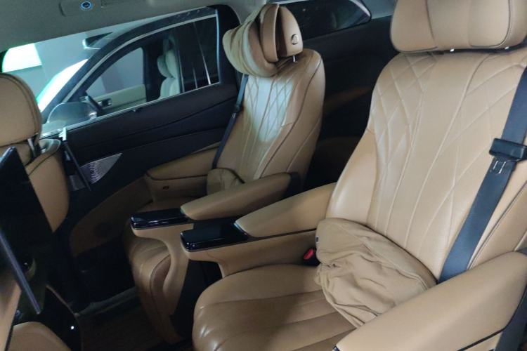 Used Denza D9 2022 DM-i 970 Four-Wheel Drive Prestige Model Left Rear Seat