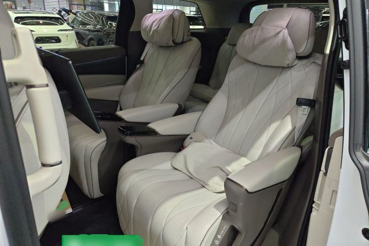 Used Denza D9 2022 DM-i 970 Four-Wheel Drive Flagship Model Left Rear Seat