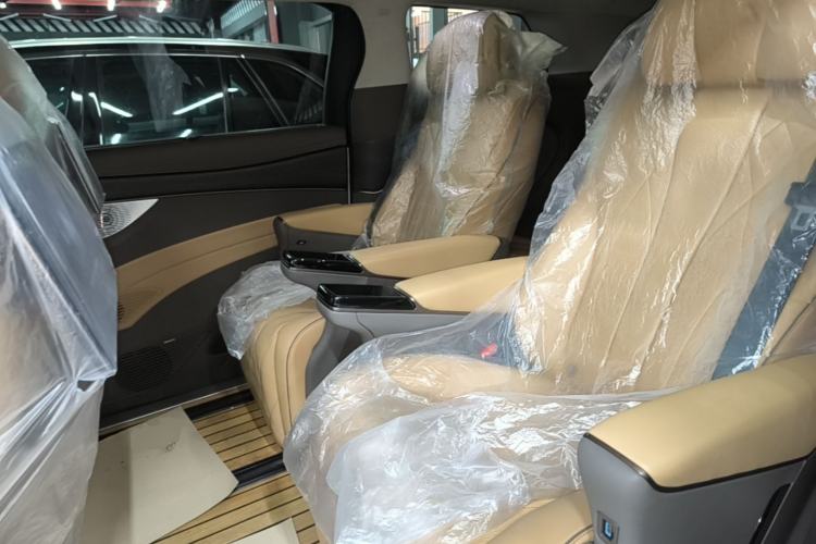Used Denza D9 2022 DM-i 970 Four-Wheel Drive Flagship Model Left Rear Seat