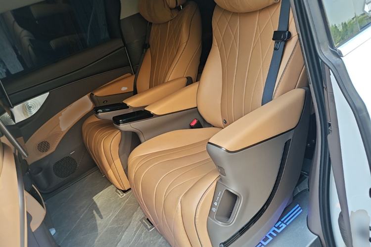 Used Denza D9 2022 DM-i 970 Four-Wheel Drive Flagship Model Left Rear Seat