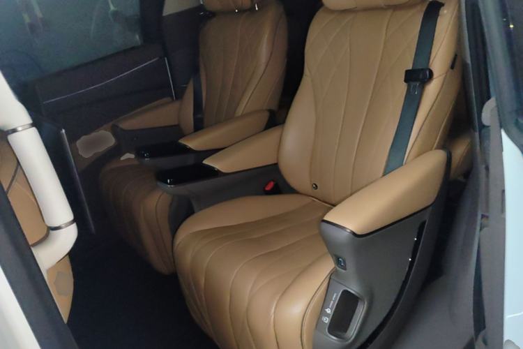 Used Denza D9 2022 DM-i 970 Four-Wheel Drive Flagship Model Left Rear Seat