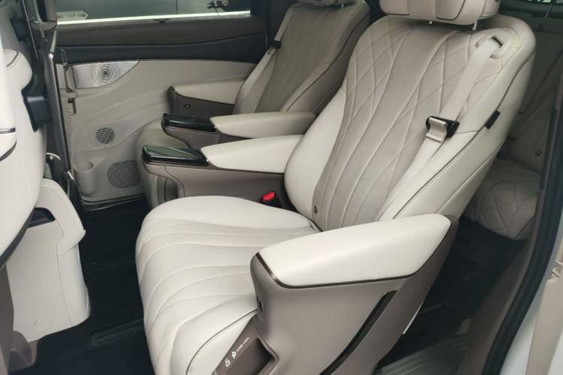 Used Denza D9 2022 DM-i 970 Four-Wheel Drive Flagship Model Left Rear Seat
