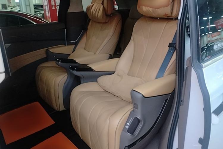 Used Denza D9 2022 DM-i 970 Four-Wheel Drive Flagship Model Left Rear Seat