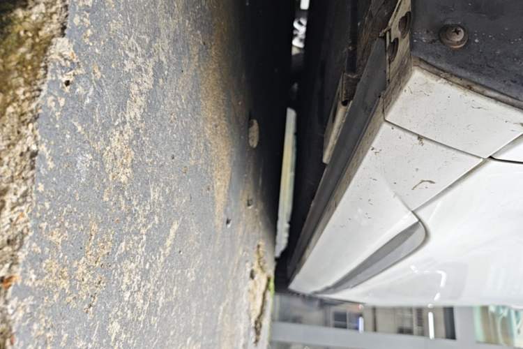 Used Denza D9 2022 DM-i 1040 Prestige Model Left Side Sill