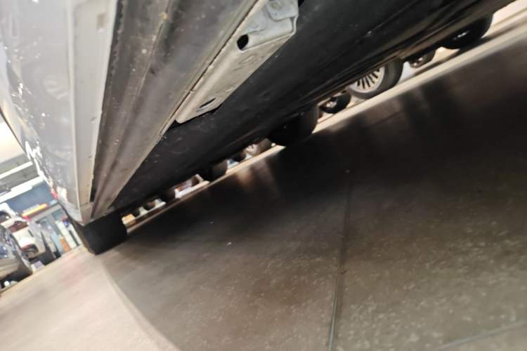 Used Denza D9 2022 DM-i 970 Four-Wheel Drive Flagship Model Left Side Sill