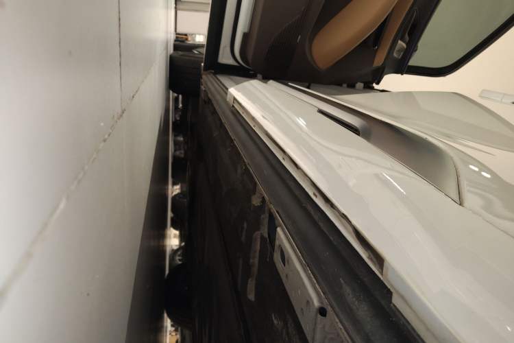 Used Denza D9 2022 DM-i 970 Four-Wheel Drive Flagship Model Left Side Sill