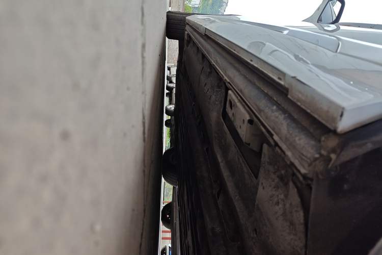 Used Denza D9 2022 DM-i 970 Four-Wheel Drive Flagship Model Left Side Sill