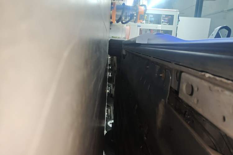 Used Denza D9 2022 DM-i 970 Four-Wheel Drive Flagship Model Left Side Sill