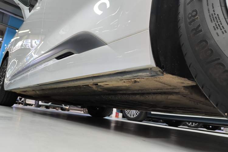 Used Denza D9 2022 DM-i 970 Four-Wheel Drive Flagship Model Left Side Sill