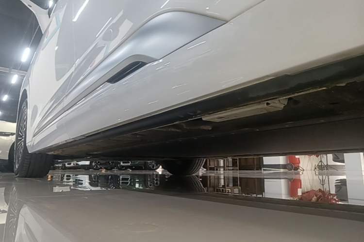 Used Denza D9 2022 EV 600 Four-Wheel Drive Flagship Model Left Side Sill