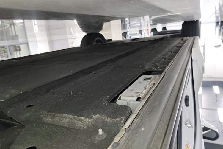 Used Denza D9 2022 DM-i 970 Four-Wheel Drive Flagship Model Left Side Sill