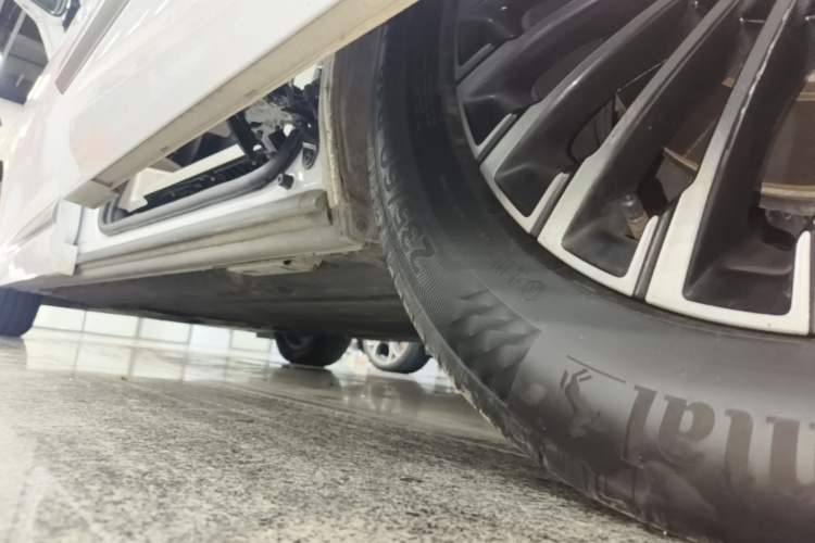 Used Denza D9 2022 DM-i 970 Four-Wheel Drive Flagship Model Left Side Sill