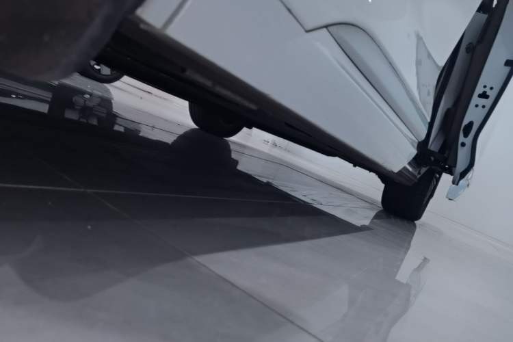 Used Denza D9 2022 DM-i 970 Four-Wheel Drive Flagship Model Left Side Sill