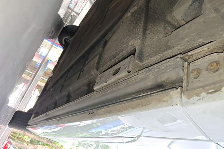 Used Denza D9 2022 DM-i 970 Four-Wheel Drive Prestige Model Left Side Sill