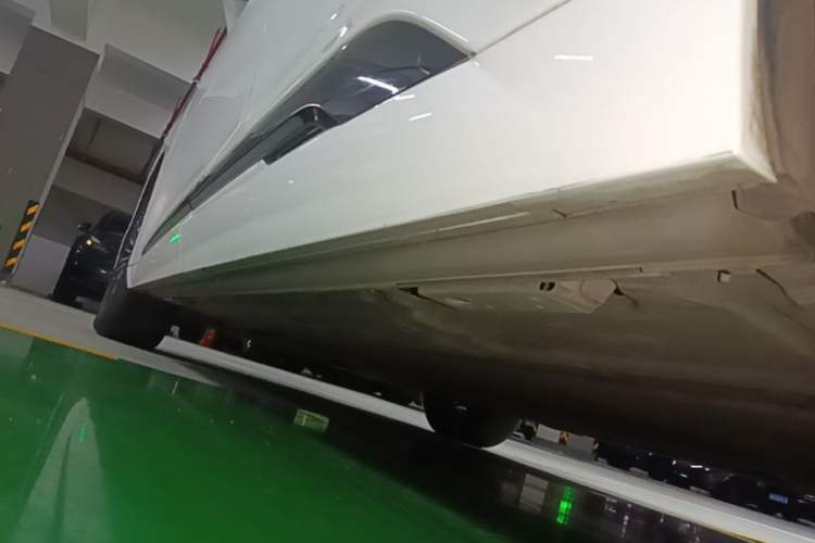 Used Denza D9 2022 DM-i 970 Four-Wheel Drive Flagship Model Left Side Sill
