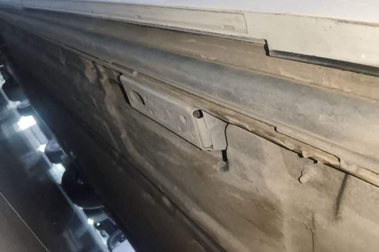 Used Denza D9 2022 DM-i 970 Four-Wheel Drive Prestige Model Left Side Sill